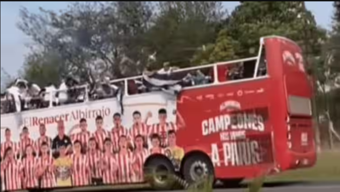 'A SHOCKING Title Win': Bus Parade Celebration Goes Wrong In Paraguay As Trophy Gets Stuck With Power Lines — WATCH